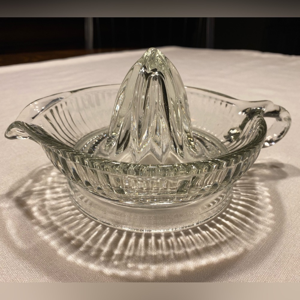 VINTAGE~1950’s~CLEAR GLASS~CITRUS REAMER/JUICER~FINGER HOLD & SPOUT~NICE~G21